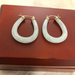 Certificat jade earring